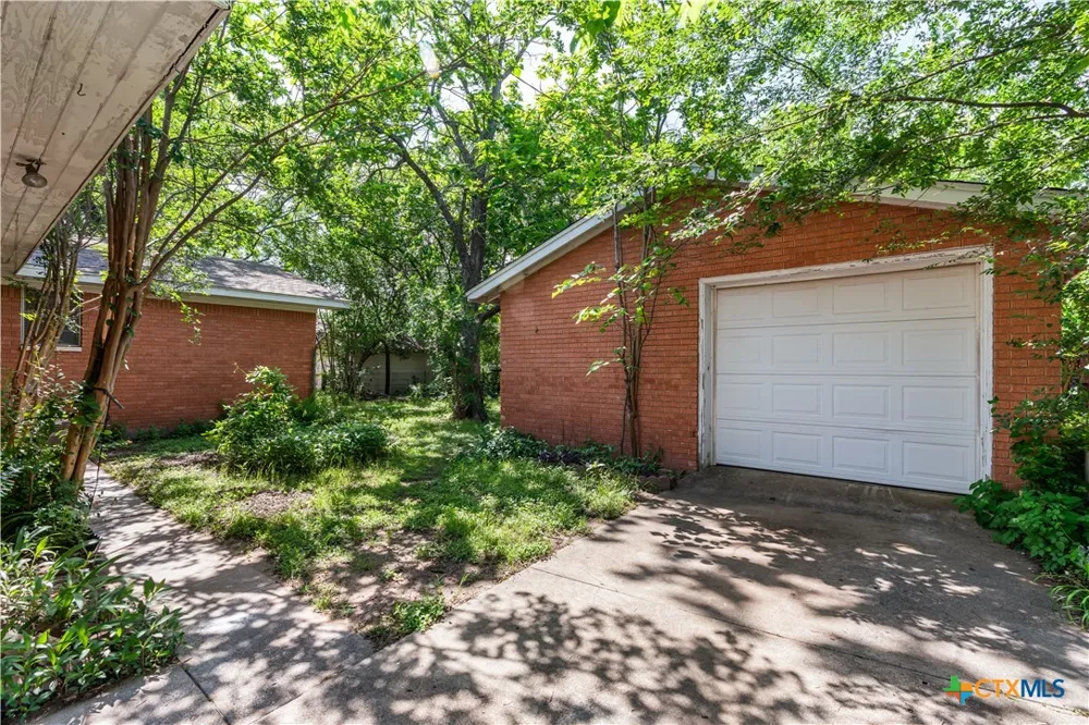 1412 E Leon Street Gatesville, TX 76528