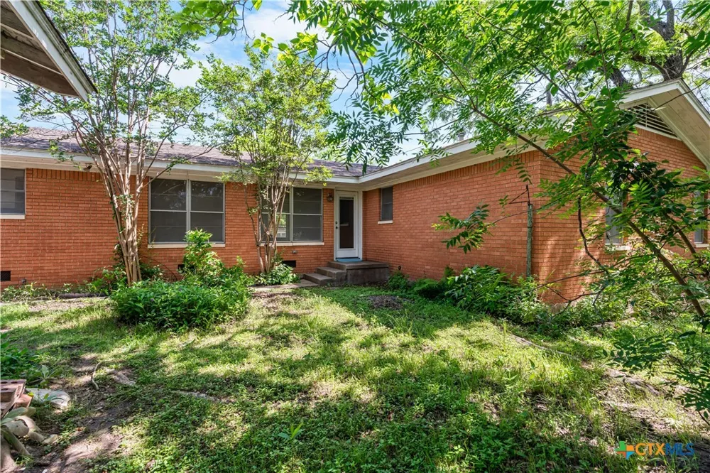 1412 E Leon Street Gatesville, TX 76528