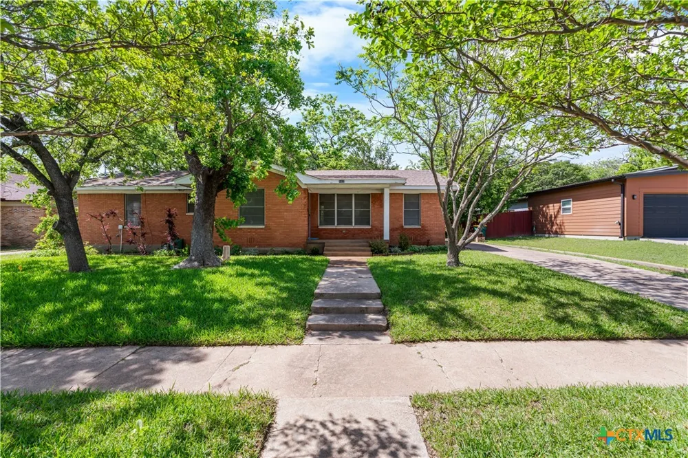 1412 E Leon Street Gatesville, TX 76528