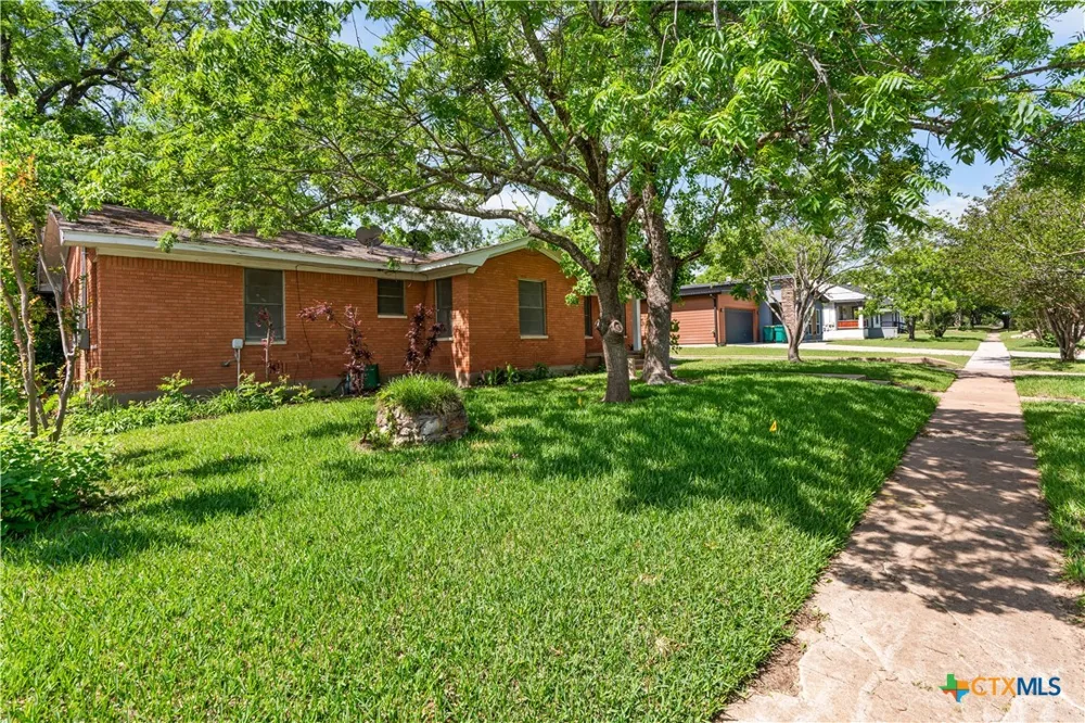 1412 E Leon Street Gatesville, TX 76528