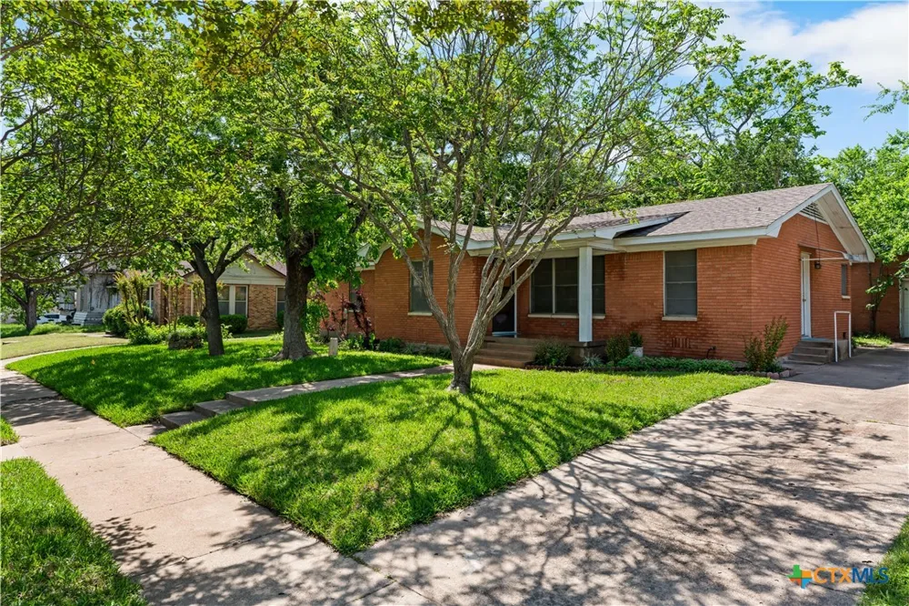 1412 E Leon Street Gatesville, TX 76528