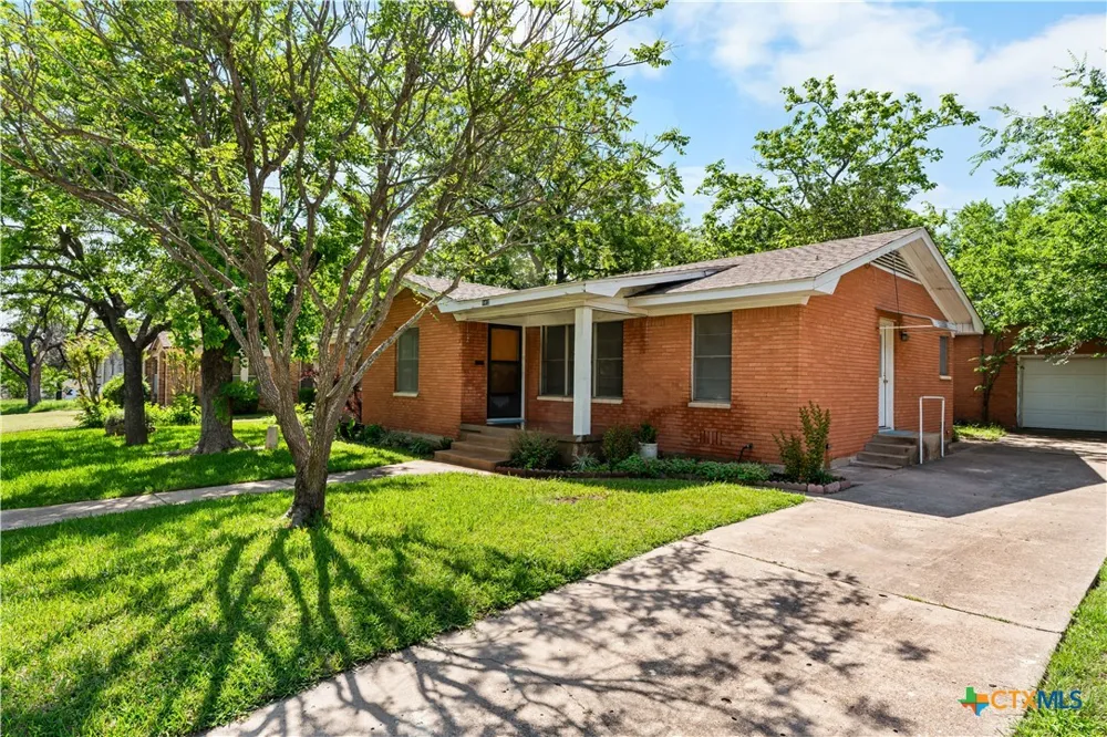 1412 E Leon Street Gatesville, TX 76528