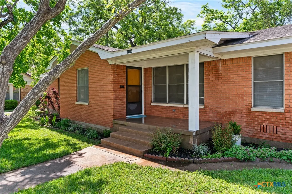 1412 E Leon Street Gatesville, TX 76528