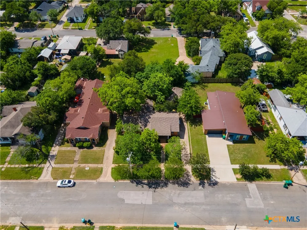 1412 E Leon Street Gatesville, TX 76528