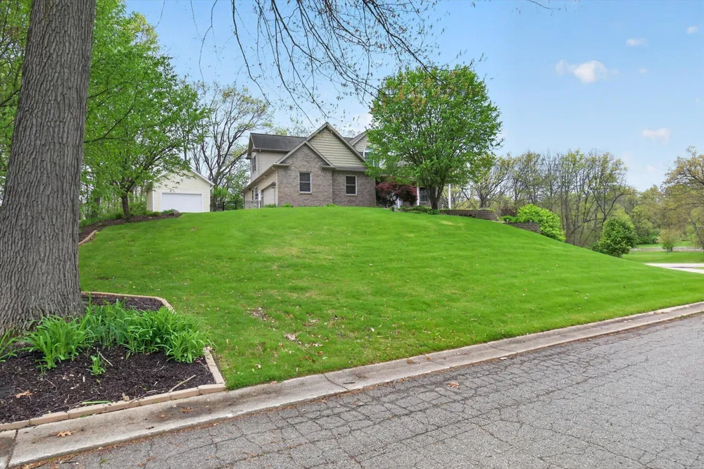 2112 Scenic Hills Drive Leoni Township, MI 49201