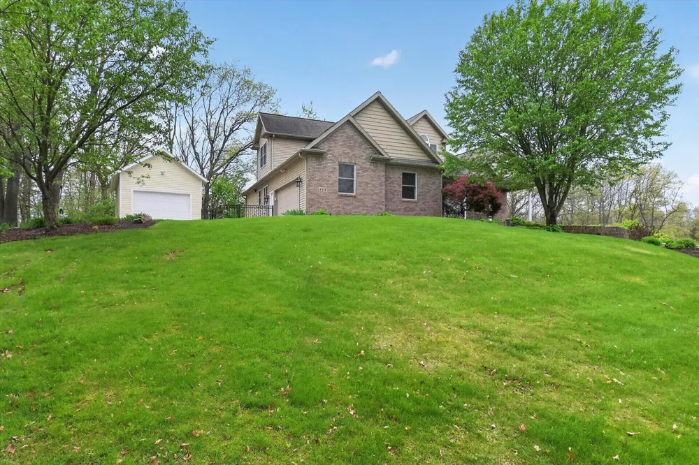 2112 Scenic Hills Drive Leoni Township, MI 49201