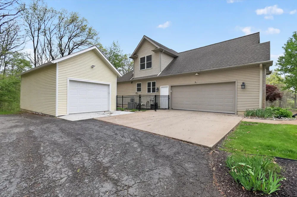 2112 Scenic Hills Drive Leoni Township, MI 49201