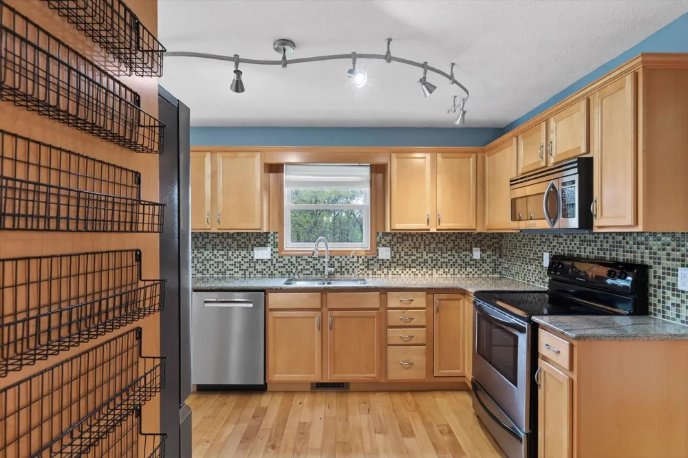 2112 Scenic Hills Drive Leoni Township, MI 49201
