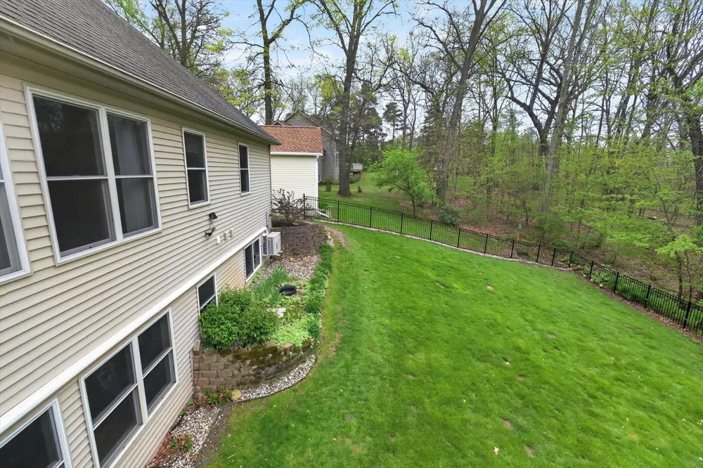 2112 Scenic Hills Drive Leoni Township, MI 49201