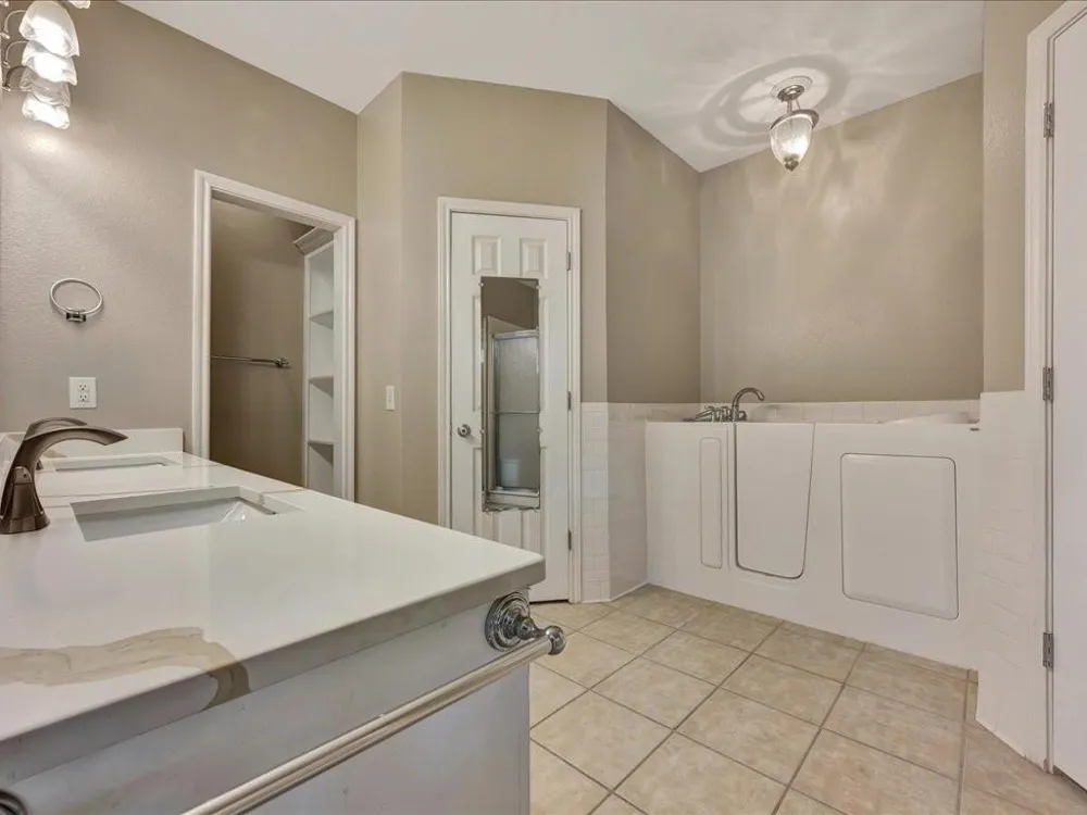 301 Whitehouse Oaks Street Lufkin, TX 75901