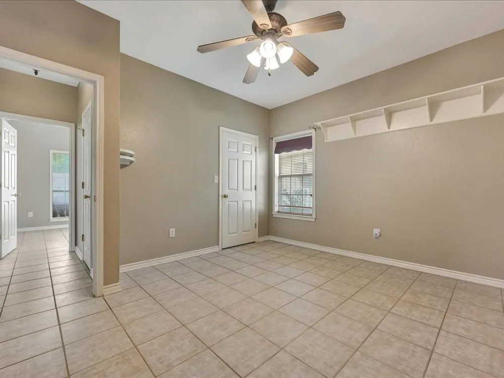 301 Whitehouse Oaks Street Lufkin, TX 75901