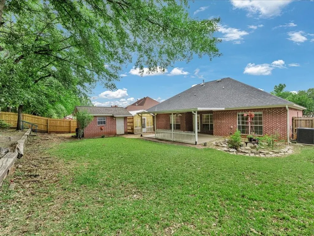 301 Whitehouse Oaks Street Lufkin, TX 75901