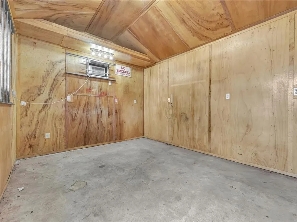 301 Whitehouse Oaks Street Lufkin, TX 75901