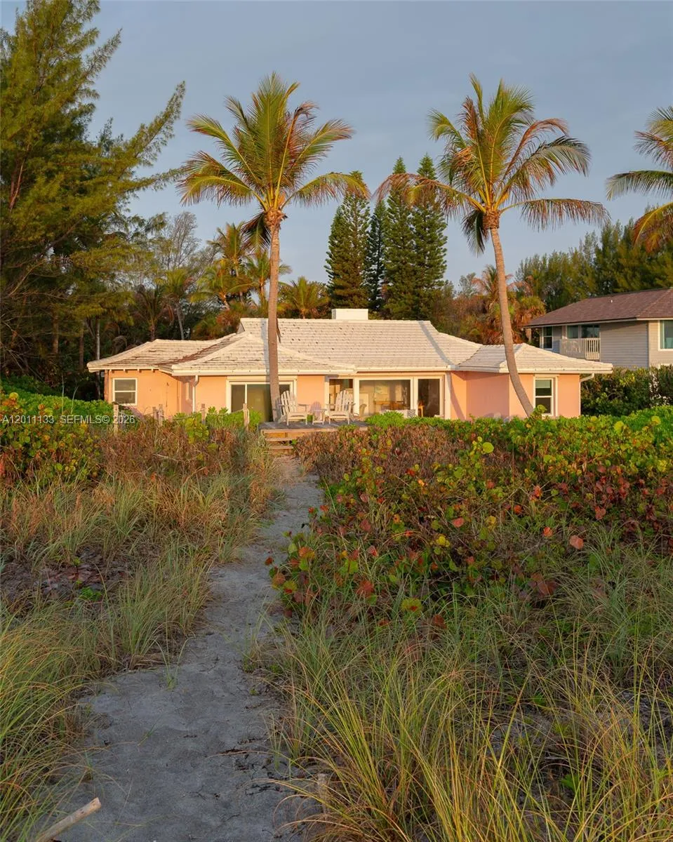 55 Beach Rd Jupiter Island, FL 33455