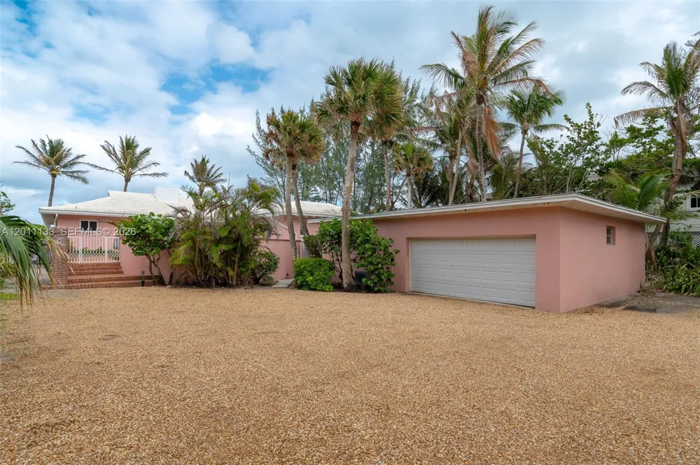55 Beach Rd Jupiter Island, FL 33455