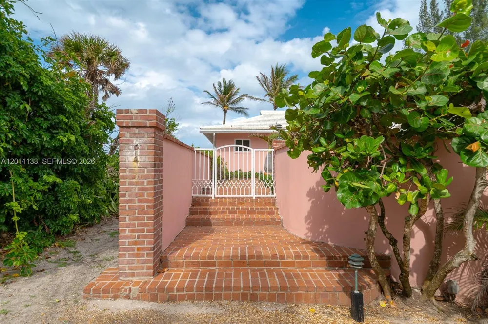 55 Beach Rd Jupiter Island, FL 33455