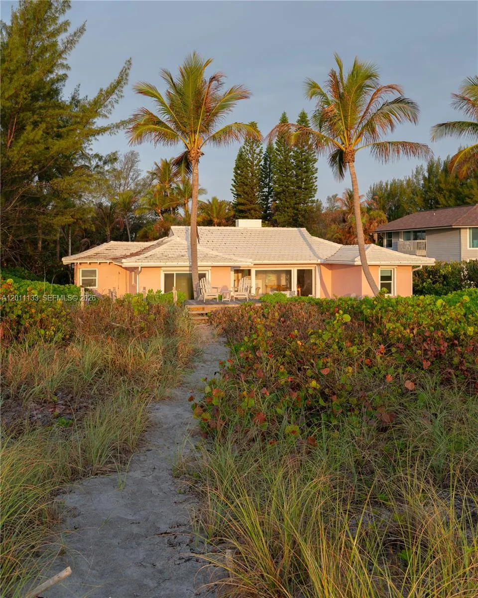 55 Beach Rd Jupiter Island, FL 33455