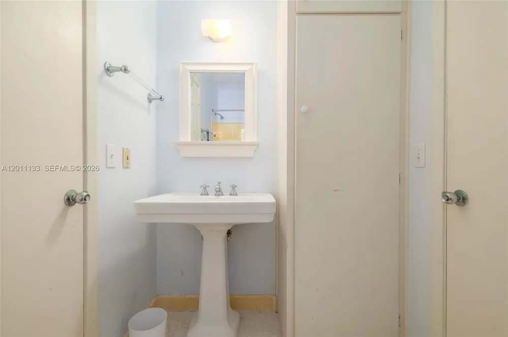 55 Beach Rd Jupiter Island, FL 33455