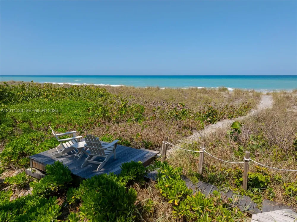 55 Beach Rd Jupiter Island, FL 33455