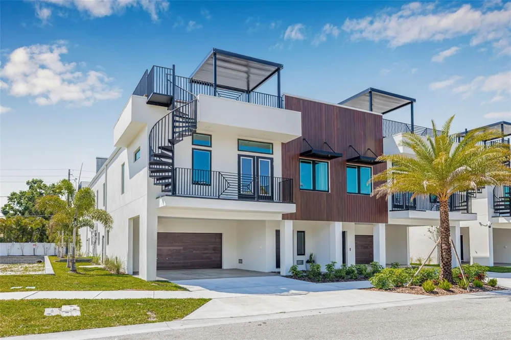 8627 5TH STREET St Petersburg, FL 33702