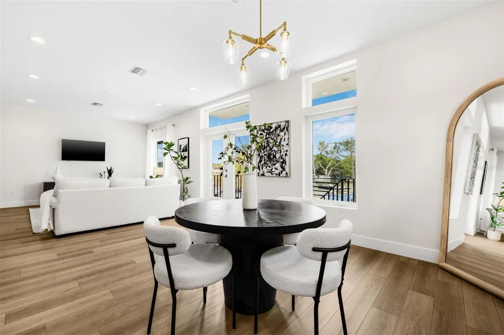 8627 5TH STREET St Petersburg, FL 33702