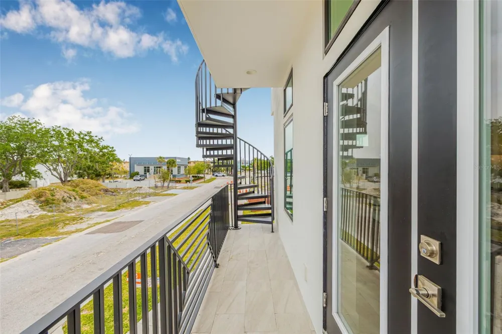 8627 5TH STREET St Petersburg, FL 33702