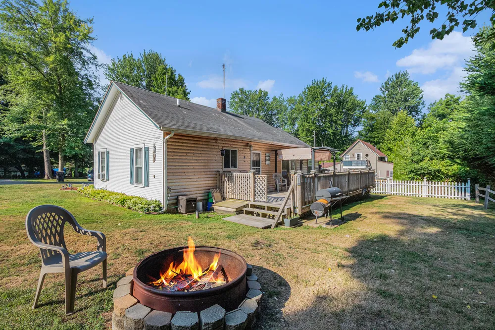 8663 Little Paw Paw Avenue Watervliet Township, MI 49098