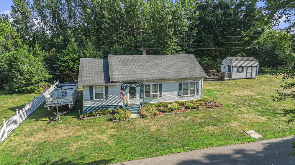 8663 Little Paw Paw Avenue Watervliet Township, MI 49098