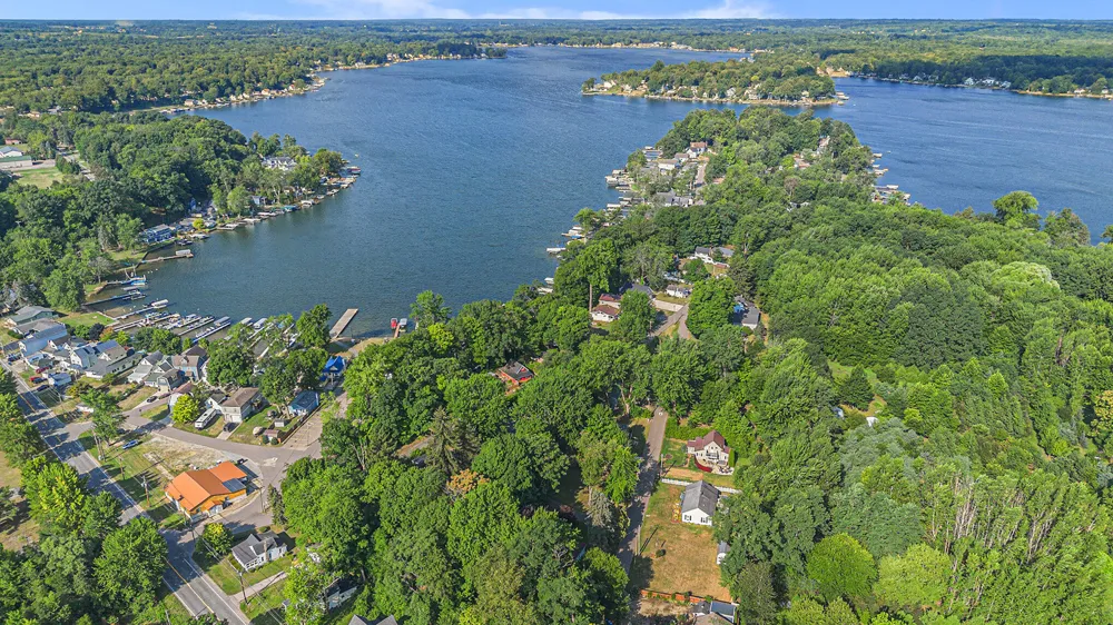 8663 Little Paw Paw Avenue Watervliet Township, MI 49098