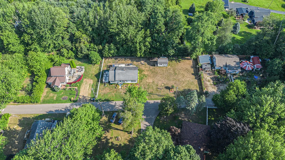 8663 Little Paw Paw Avenue Watervliet Township, MI 49098