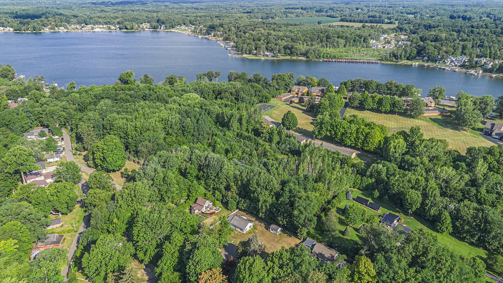 8663 Little Paw Paw Avenue Watervliet Township, MI 49098