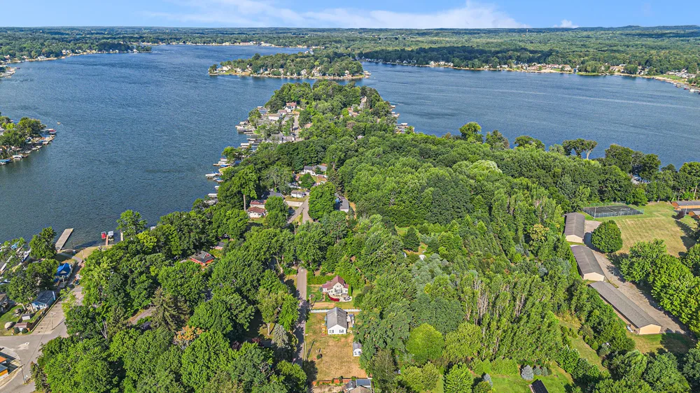 8663 Little Paw Paw Avenue Watervliet Township, MI 49098
