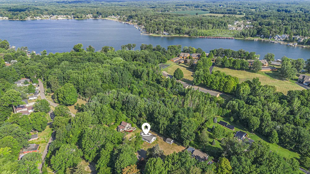 8663 Little Paw Paw Avenue Watervliet Township, MI 49098