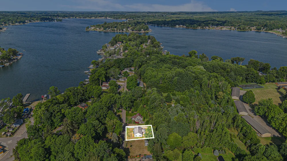 8663 Little Paw Paw Avenue Watervliet Township, MI 49098