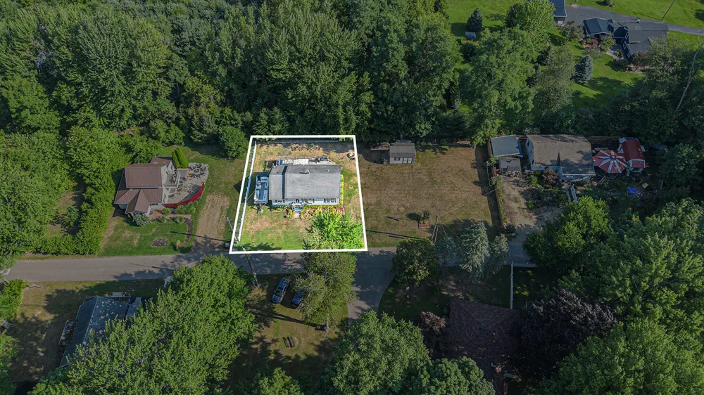 8663 Little Paw Paw Avenue Watervliet Township, MI 49098