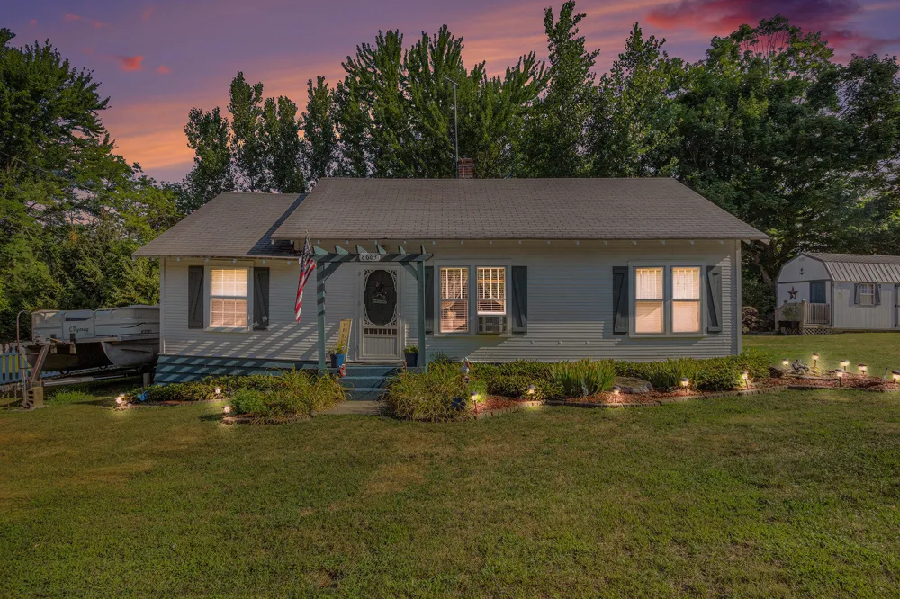 8663 Little Paw Paw Avenue Watervliet Township, MI 49098
