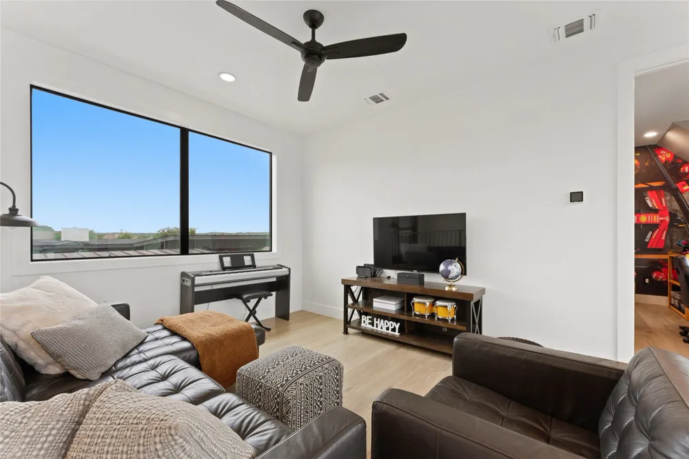 197 Evelyn Court Dripping Springs, TX 78620