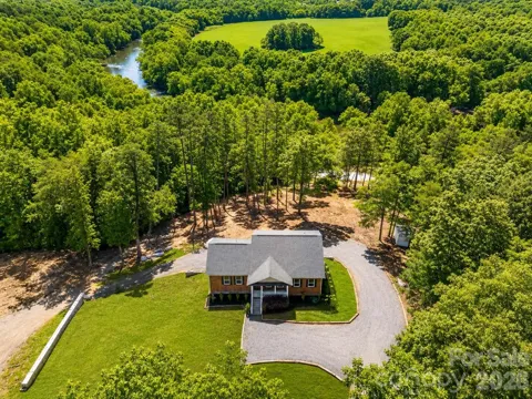 6151 Settlers Trail