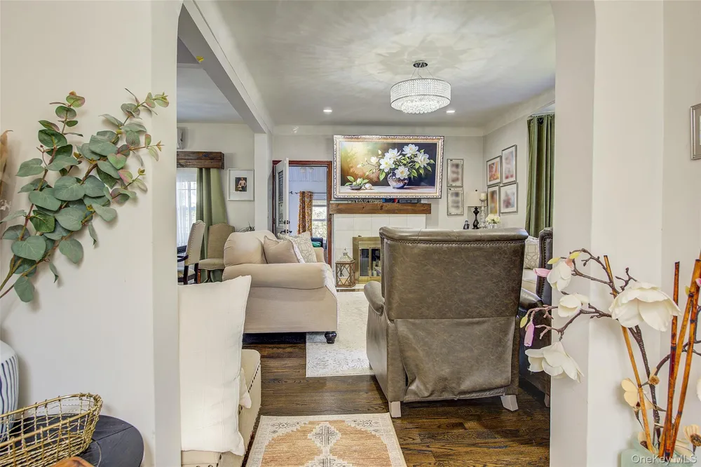 63 Buckingham Place Lynbrook, NY 11563