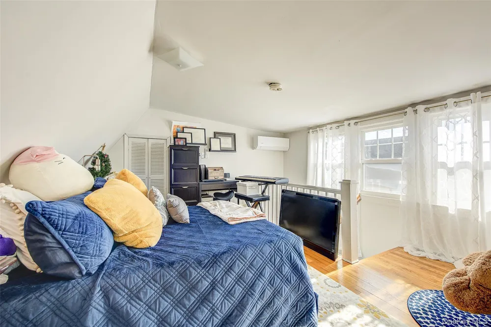 63 Buckingham Place Lynbrook, NY 11563