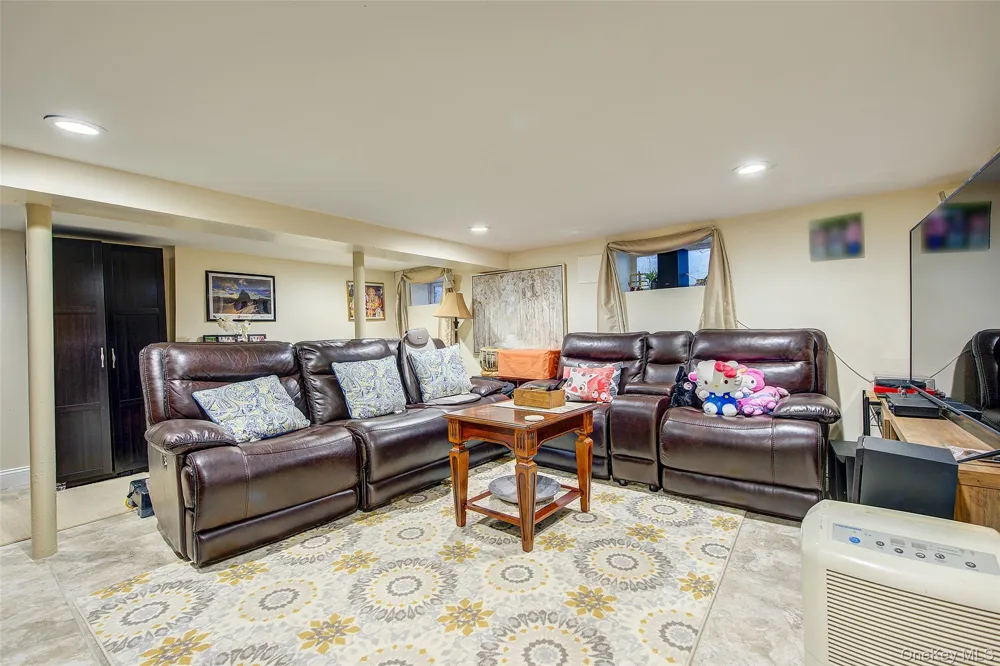 63 Buckingham Place Lynbrook, NY 11563