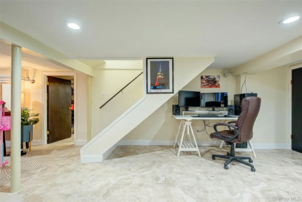 63 Buckingham Place Lynbrook, NY 11563