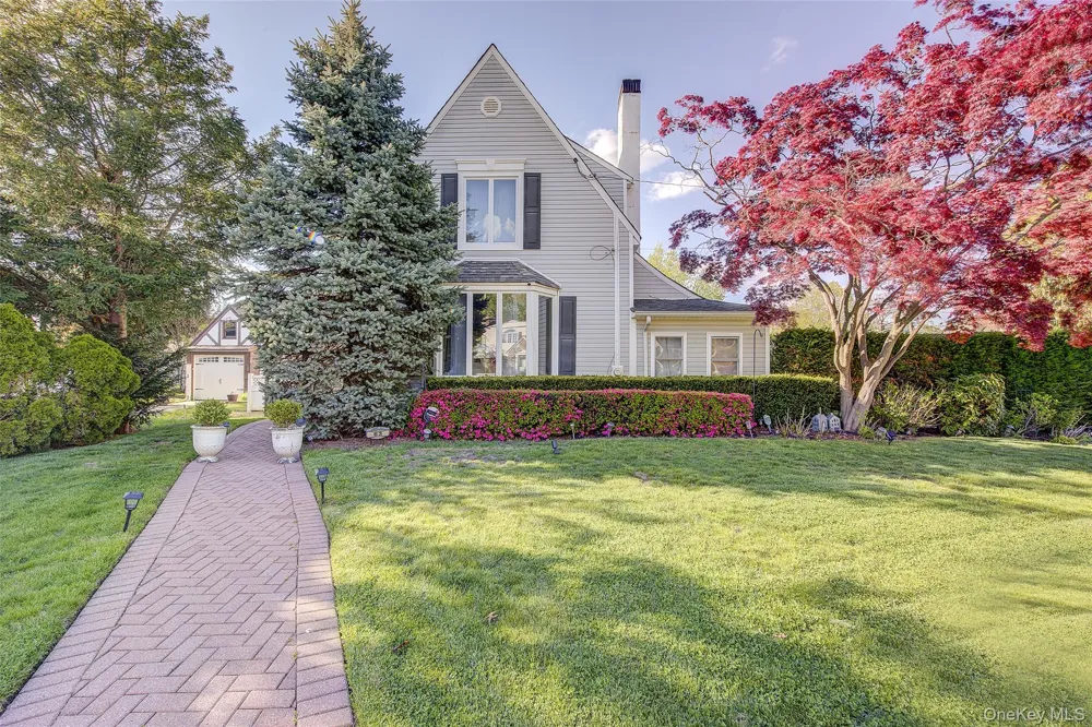 63 Buckingham Place Lynbrook, NY 11563