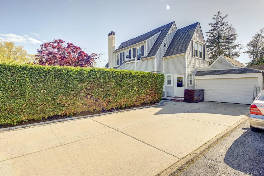 63 Buckingham Place Lynbrook, NY 11563