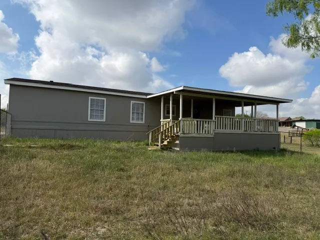 1235 Hoover Street Luling, TX 78648