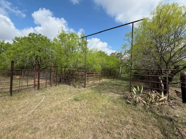 1235 Hoover Street Luling, TX 78648