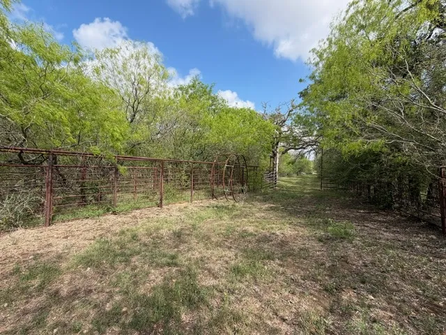 1235 Hoover Street Luling, TX 78648