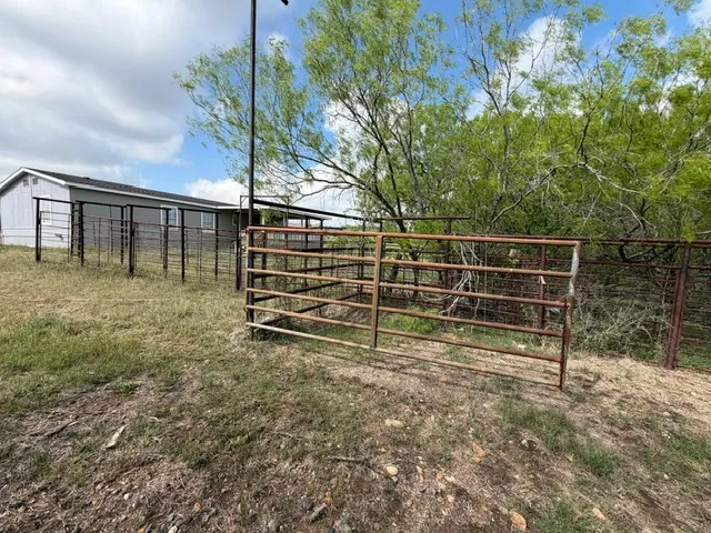 1235 Hoover Street Luling, TX 78648