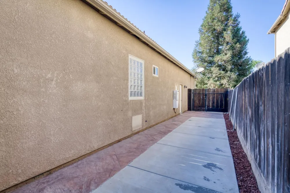 6611 W Morris Avenue Fresno, CA 93723