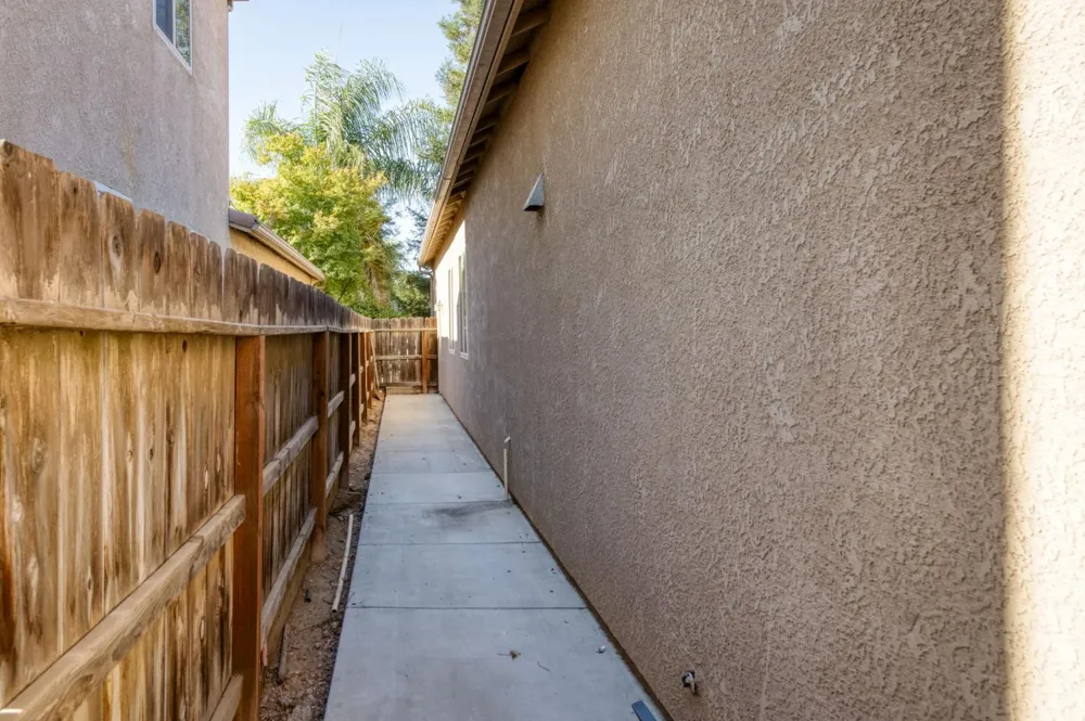 6611 W Morris Avenue Fresno, CA 93723